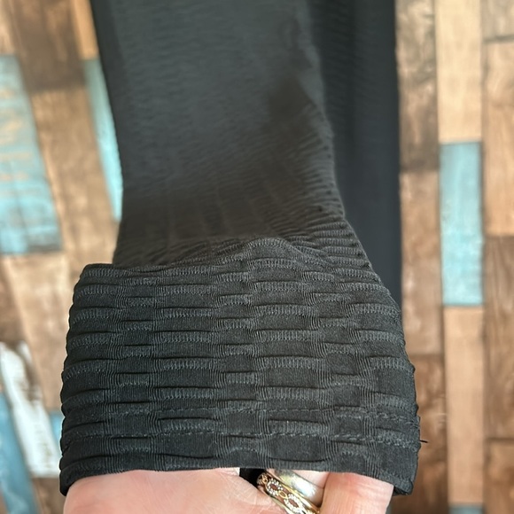 Small black stretchy tick tok leggings - Picture 5 of 11